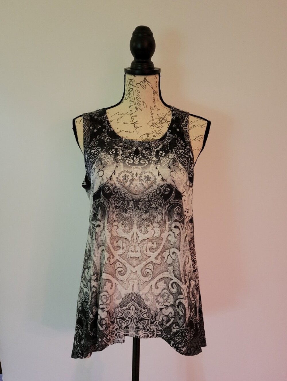 World Unity Black and White Ornate Print Sleeveless Y2K Tank Top Size M